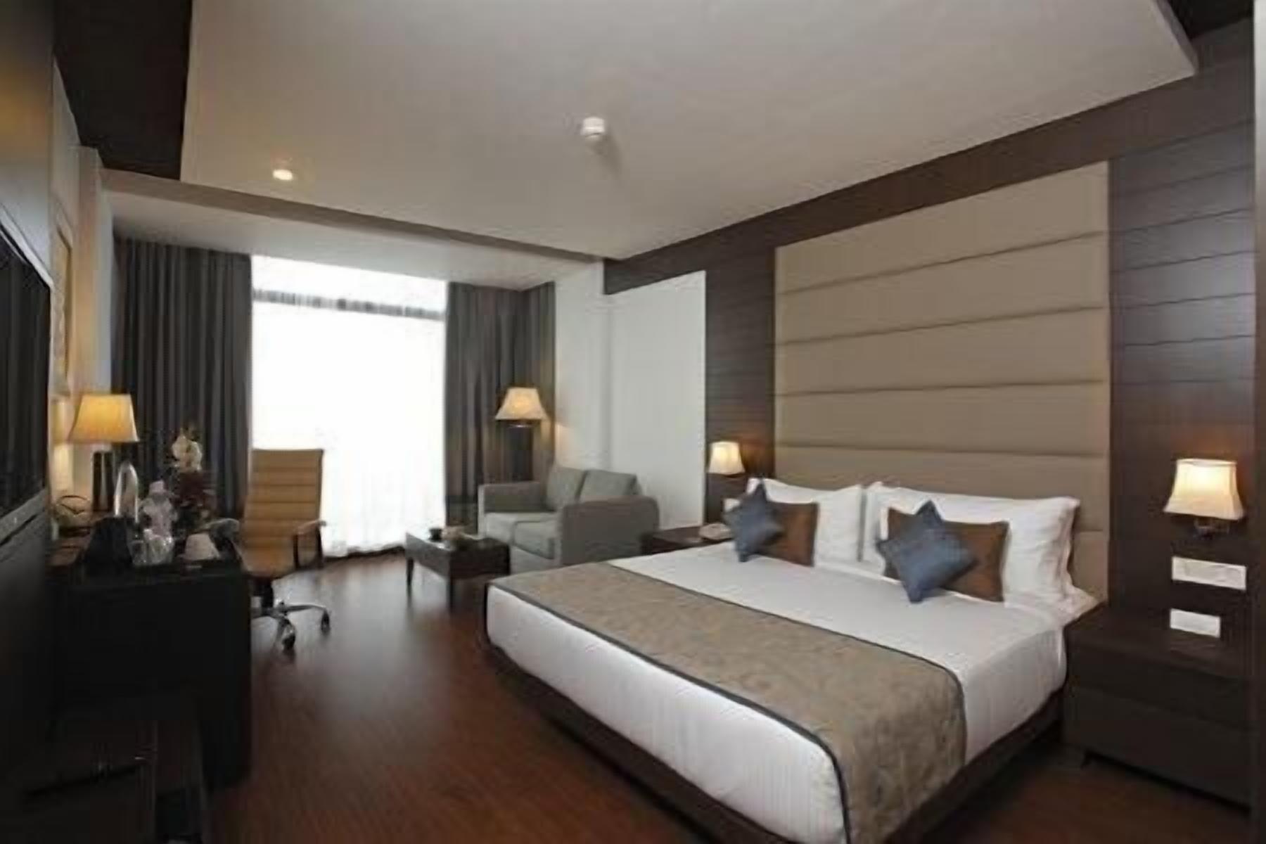 S.K Premium Park Hotel New Delhi Exterior photo