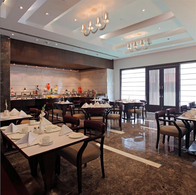 S.K Premium Park Hotel New Delhi Exterior photo